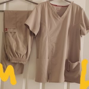 Women's scrubs
